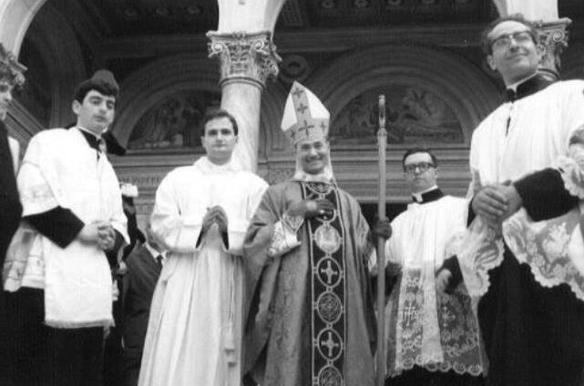Ingresso Mons Aldo Forzoni Diocesi Massa (1970)